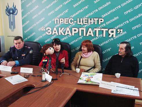 Піпіп, Папап і Пупуп вчитимуть закарпатських дітей правилам дорожнього руху (ФОТО)