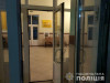 У Сваляві, розбивши на залізничному вокзалі вікно каси, молодик пограбував касирку (ФОТО)
